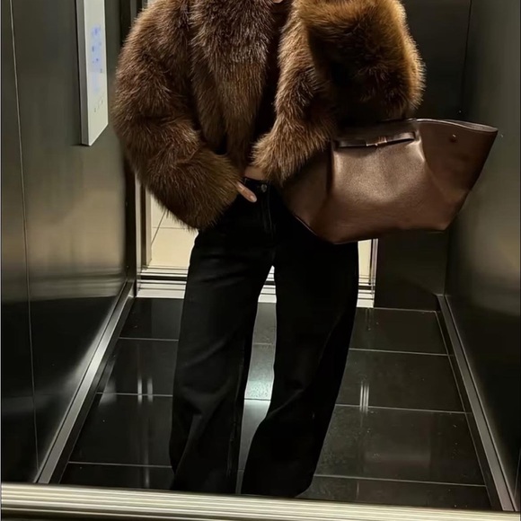 Luxurious Brown Faux Fur Jacket - Picture 2 of 2